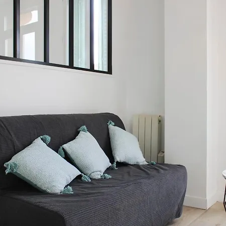 T2 Of 22m2 With Balcony In Apartment *