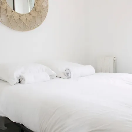 Apartment T2 Of 22m2 With Balcony In Aubervilliers