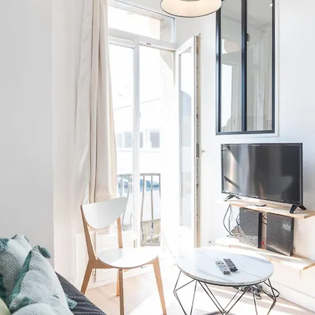 T2 Of 22m2 With Balcony In Apartment *